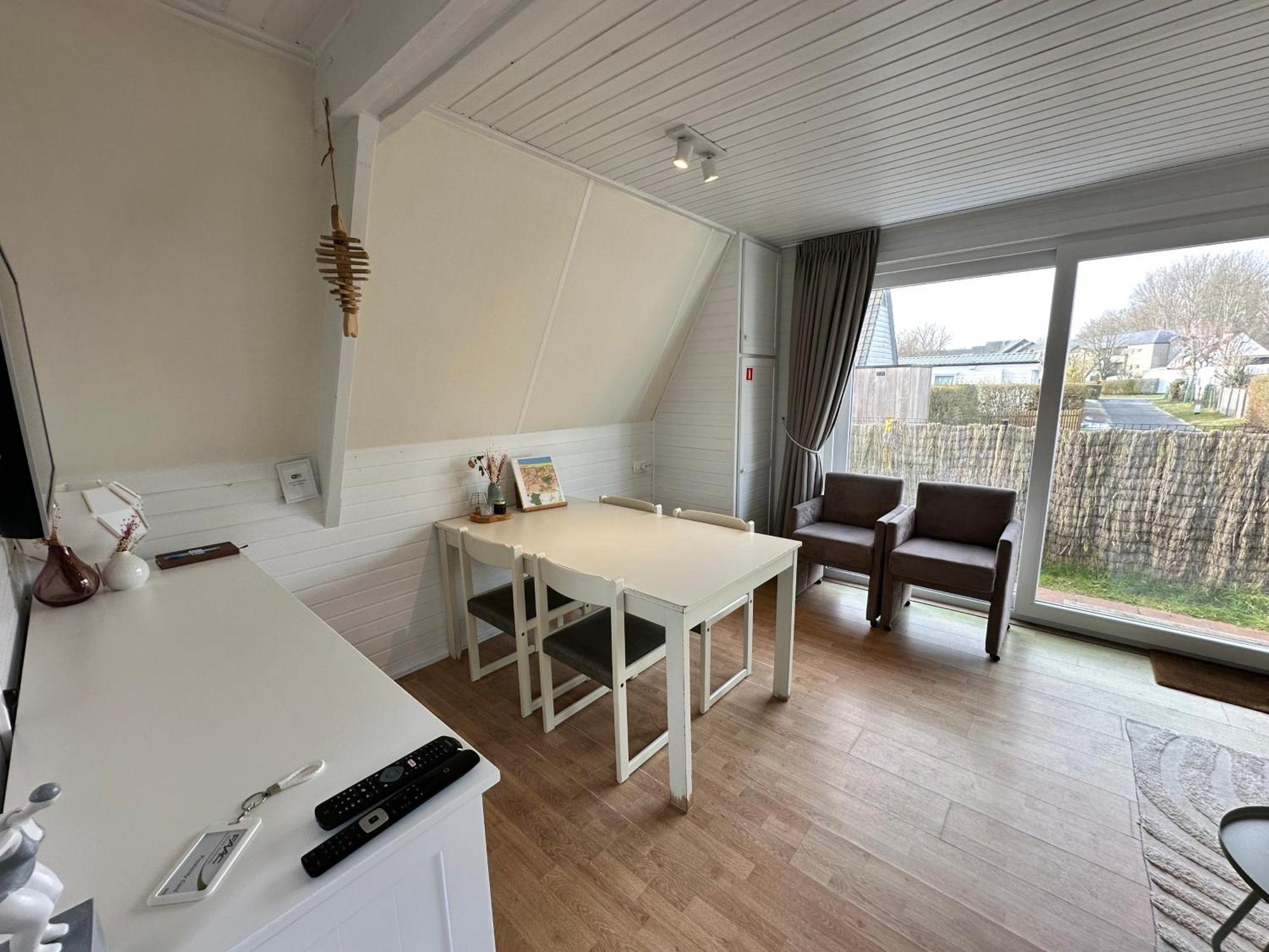 Gezellige Chalet In Nieuwpoort - Opkuis Inbegrepen In De Prijs Oostduinkerke Exterior foto